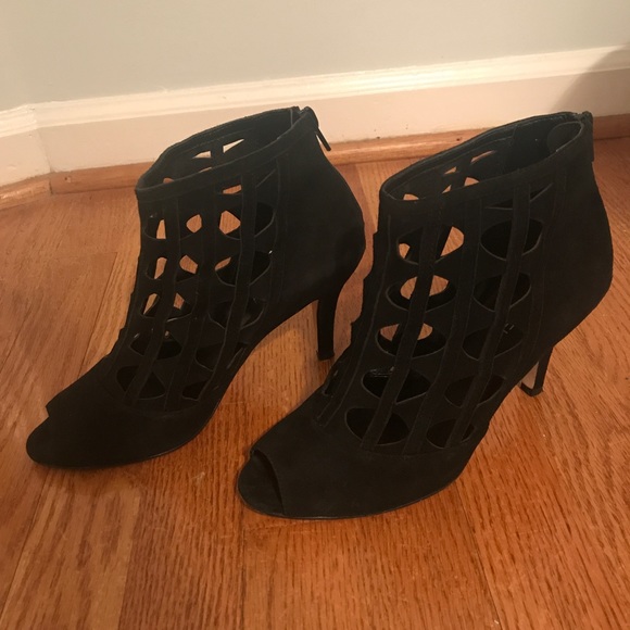 Vaneli Black Suede Petal Heals - Picture 2 of 8